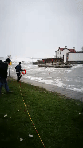 Passersby Rescue Swimmer from Rough Sea in Dún Laoghaire