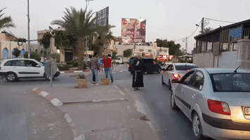 Priest Gives Away Food and Water for Muslims Breaking Ramadan Fast in West Bank
