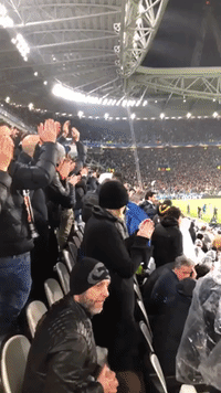 Juventus Fans Can't Help But Applaud Ronaldo's Wonder Goal Against Their Team