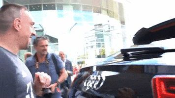 surprise discover GIF by FC Bayern Munich