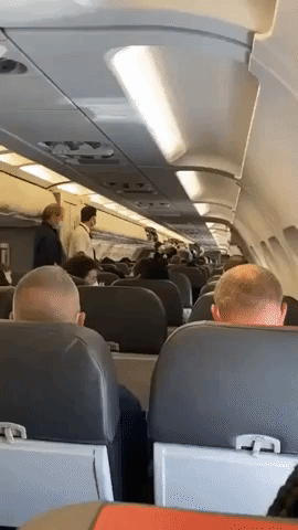 Passenger Criticizes American Airlines Over Busy Flight From New York