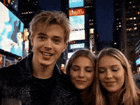 Red Carpet California GIF by Yuri Togkces