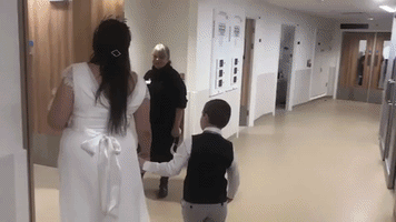 Hospital Organizes Beautiful Wedding Ceremony for Patient Waiting on Heart Transplant