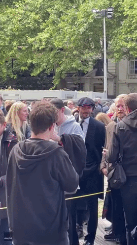 David Beckham Takes Selfies With Fans While in Hours-Long Line for Queen's Lying in State