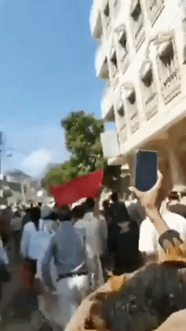 Protesters March on Presidential Palace in Aden