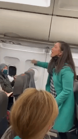 Passengers Applaud When Police Escort Woman From Flight After Mask Tirade