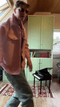 Howl Wau Wau GIF