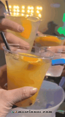 Buscando El Mundo GIF by Murcianys LLC