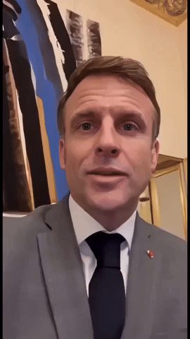 MACRON YAME BECANE