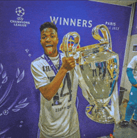 aryxn128 vinicius vinicius jr viní vini jr trophy GIF