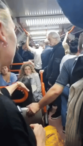 Buenos Aires Metro Passengers Evacuate Along Tracks as Train Stalls
