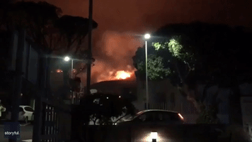 Cape Town Fire Threatens Residential Area in High Winds