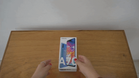 dianaarias_ giphygifmaker samsung unboxing samsung galaxy a70 GIF