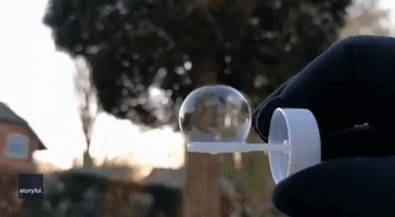 Photographer Captures Soap Bubble Freezing on Frigid Morning in Northern England