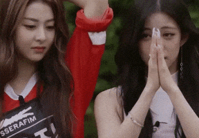 Helmets kpop idol jennifer le sserafim GIF