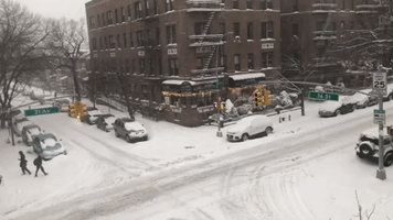 Heavy Snow Disrupts Travel in New York City