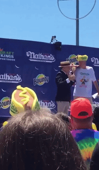 De Blasio Booed at July 4th Hot Dog-Eating Contest