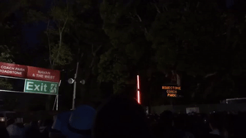 Foo Fighters Fans Sing Along With Police After Slane Gig