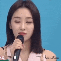Loona Yves GIF