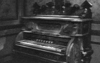 house on haunted hill piano GIF by Maudit