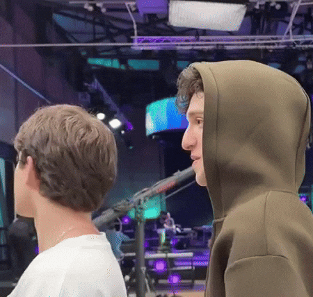 Ale Iannis GIF