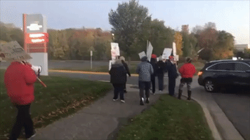 Nurses Gather Outside Health Center in Minnesota as Three-Day Strike Begins