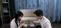 eat wei wei yi xiao hen qing cheng GIF