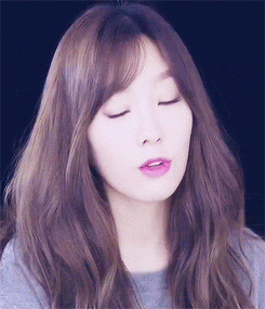 taeyeon GIF