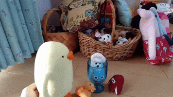 Piyo is trying to eat squid ぴよがイカさんを食べようとしている