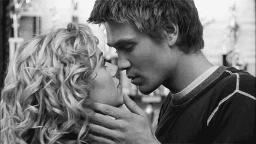 one tree hill lucas x peyton GIF