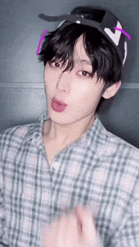 Seonwoo GIF