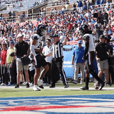 College Football Ncaa GIF by Cincinnati Bearcats