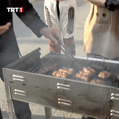 Lunch Cooking GIF by TRT
