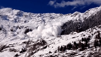 Avalanche Narrowly Misses Houses in South Tyrol