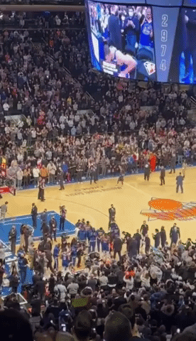 Crowd Applauds After Steph Curry Sets New Record