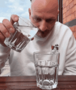 comment-economiser giphygifmaker GIF