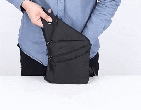 Mochila bandolera urbana en uso