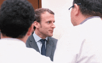 emmanuel macron clin d'oeil GIF by franceinfo