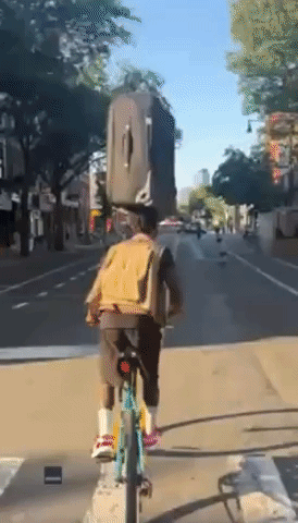 'I Got It': Brooklyn Bike Performer Balances Suitcase on His Head