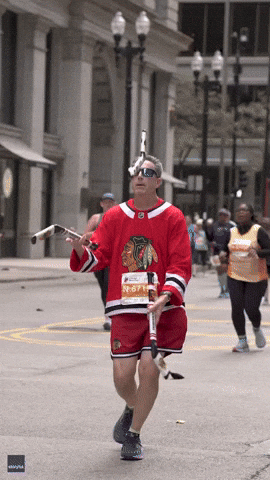 'Joggler' Completes Chicago Marathon While Juggling Mini Hockey Sticks