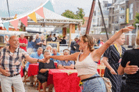 Vierdaagsefeesten vierdaagsefeesten danspaleis dansen clubgoud ouderen GIF