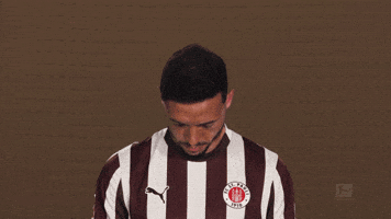 Look Up St Pauli GIF by Bundesliga