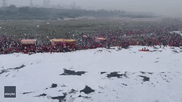 Toxic Foam Floats on India's Yamuna River as Crowds Gather for Ritual Bathing
