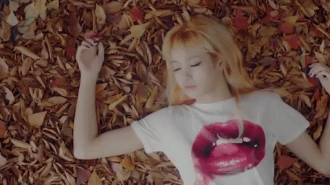 k-pop lisa GIF