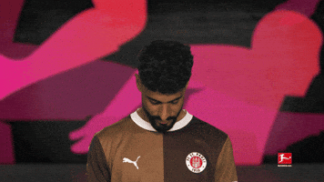 Look Up St Pauli GIF by Bundesliga