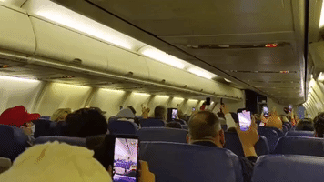 Passengers Sing US National Anthem Aboard Flight to DC