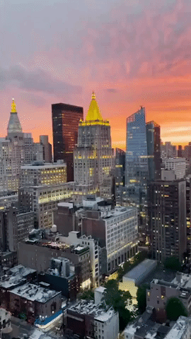 'Is This for Real?': New Yorkers Treated to Stunning Sunset