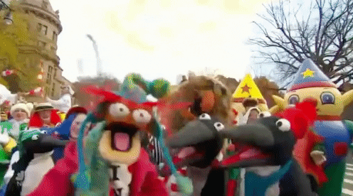 miss piggy GIF by The 91st Annual Macy’s Thanksgiving Day Parade