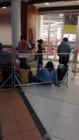 Long Line of Shoppers Spotted Outside South African Mall Shortly Before Black Friday