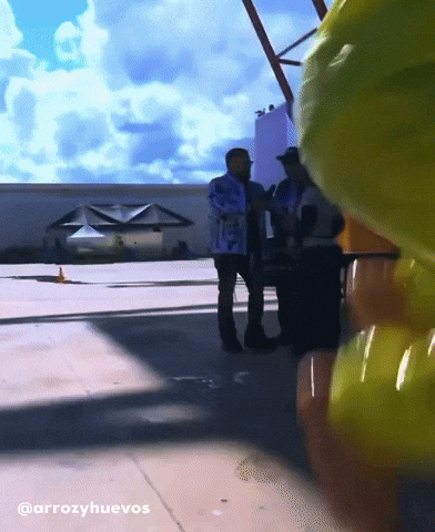 Carlos Alofoke GIF